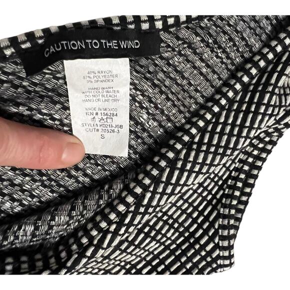 Caution to the Wind Black Cream Sleeveless Jumpsuit V-Neck Size Small Cutout - Picture 3 of 12